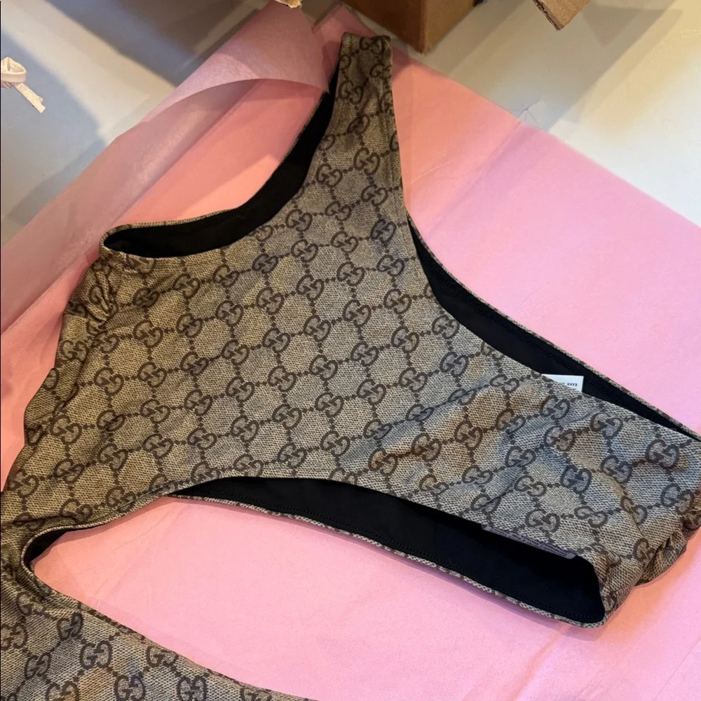 Gucci GG Monogram One Shoulder Cutout Swimsuit S NWT $790 - Picture 7 of 9
